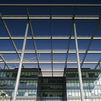 Edificio Portico by Cesar Serrano