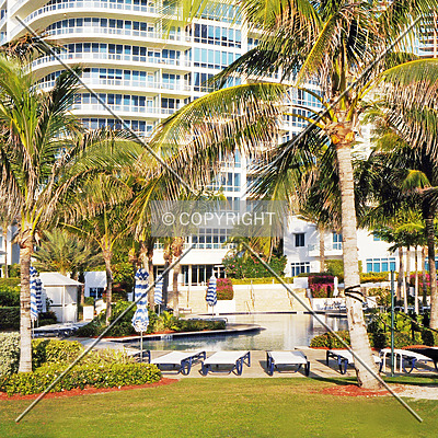 Continuum on South Beach, South Tower by Jorge Molina