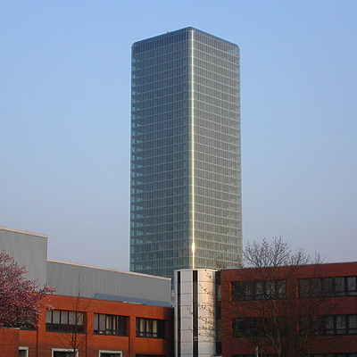 Hochhaus Uptown München by Cesar Serrano