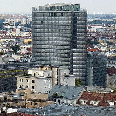 Uniqa Tower by Robin Spetz