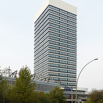 Mundsburg Office Tower by Der Hamburger