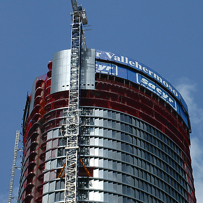 Torre Sacyr Vallehermoso by John Bek