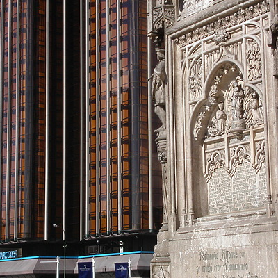 Torre Colón by Cesar Serrano