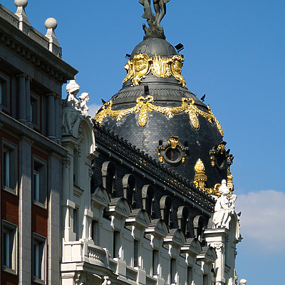 Edificio Metropolis by Cesar Serrano