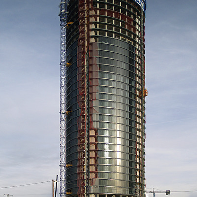 Torre Sacyr Vallehermoso by Cesar Serrano