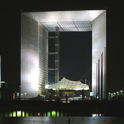 La Grande Arche by Cesar Serrano