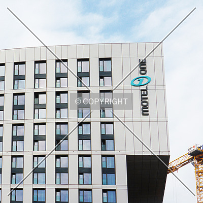 Motel One Hauptbahnhof by Nephilim