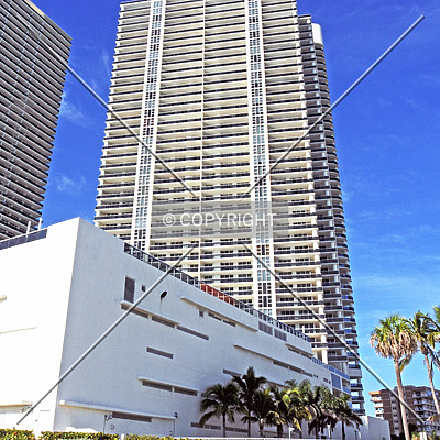 The Beach Club Tower 3 by Jorge Molina