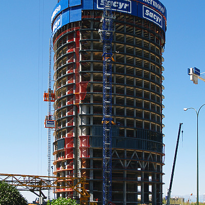 Torre Sacyr Vallehermoso by Cesar Serrano