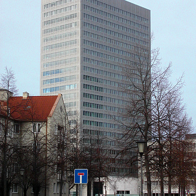 Bürogebäude am Münchner Tor by Cesar Serrano