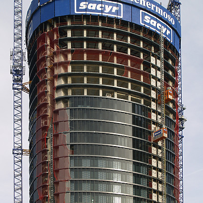 Torre Sacyr Vallehermoso by Cesar Serrano