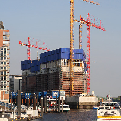 Elbphilharmonie by Michiel van Dijk