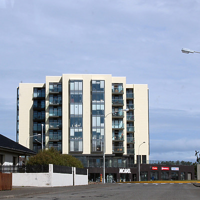 þjóðbraut 1 by Kjetil Balog