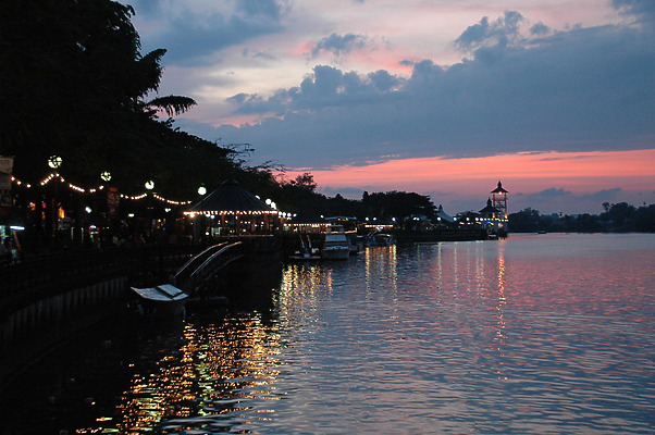 Kuching by John Bek